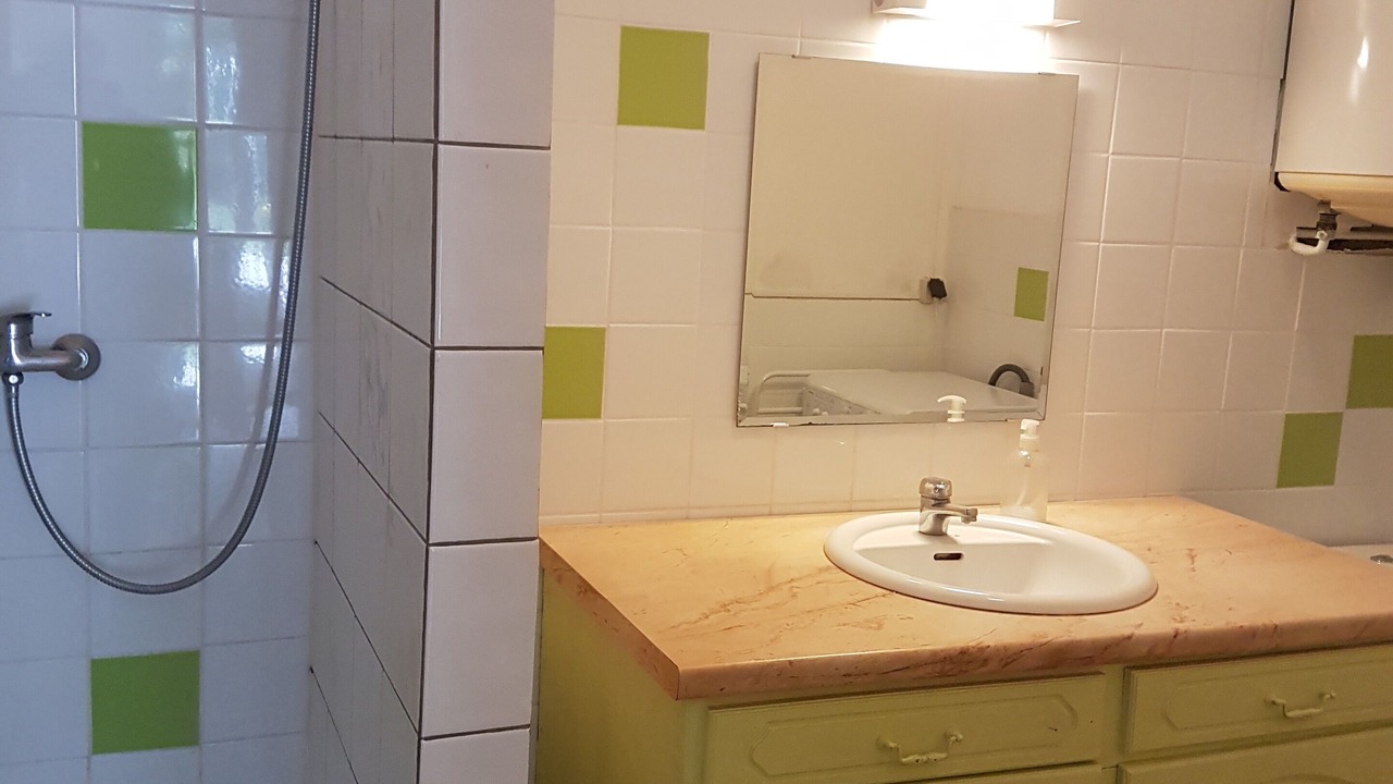 Photo of Bathroom in Arles