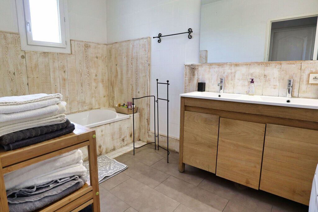 Photo of Bathroom in Maillane
