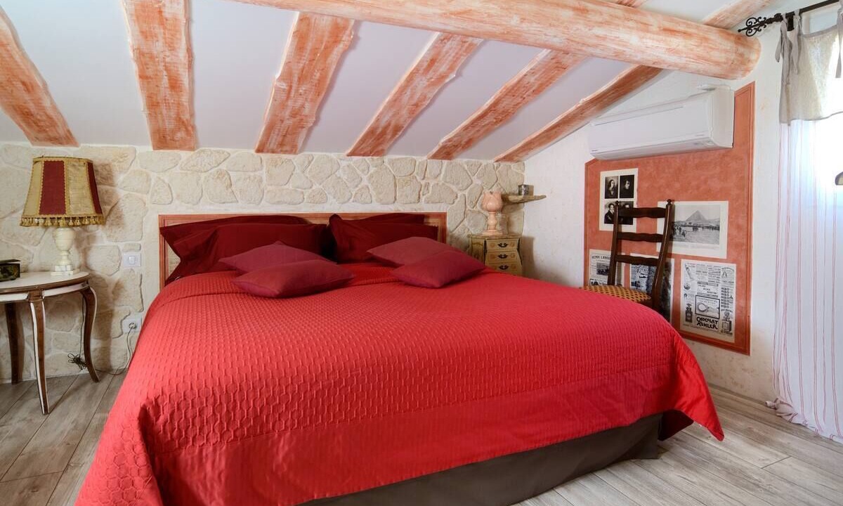 Photo of Bedroom in Lambesc