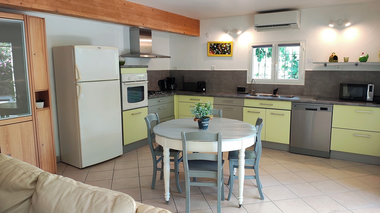Photo of Kitchen in Saint-Marcel-de-Careiret