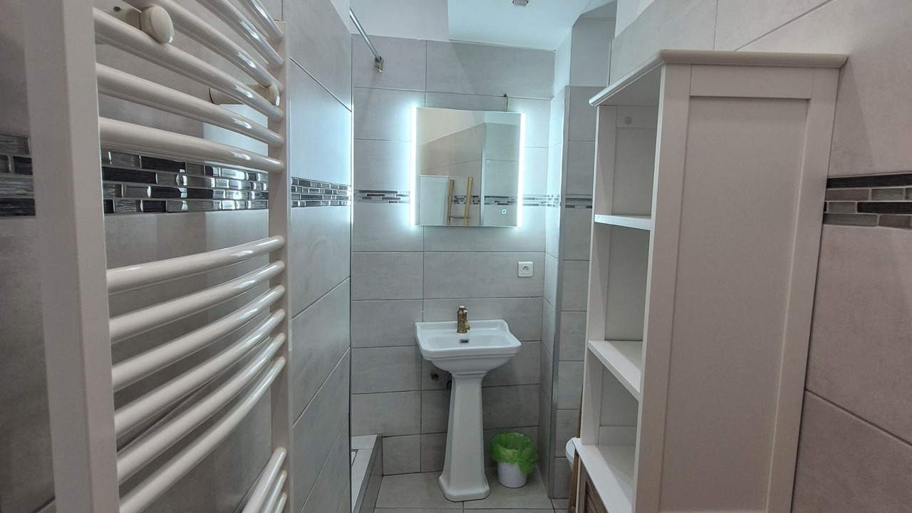 Photo of Bathroom in Liberation