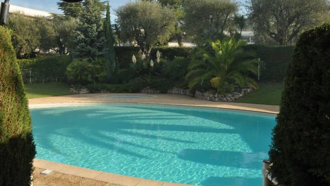 Photo of Outdoor in California - Pezou