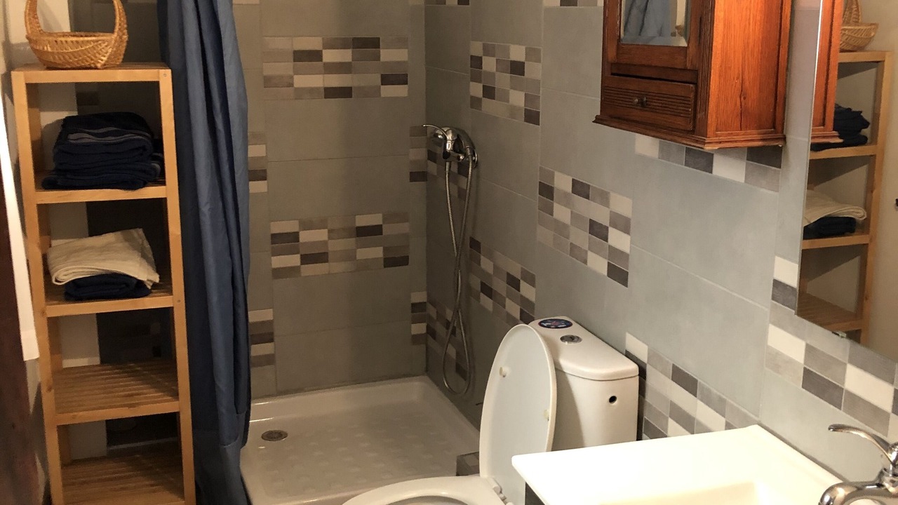 Photo of Bathroom in Avignon City Centre
