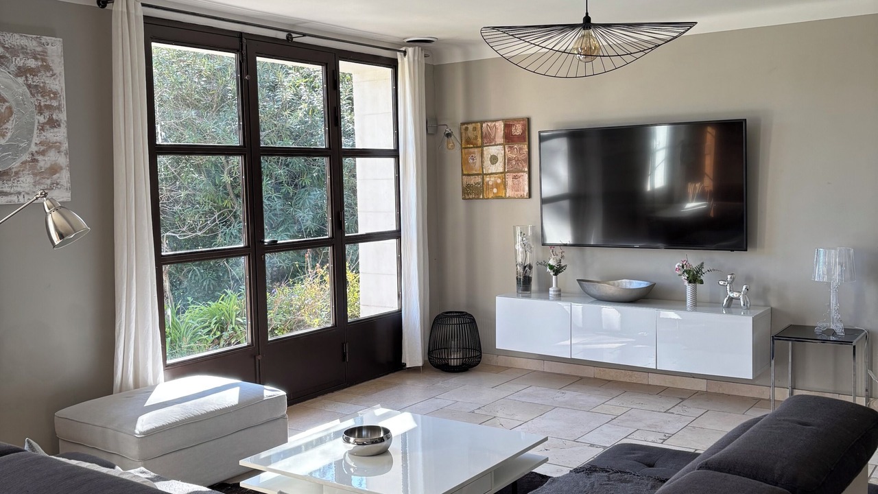 Photo of Livingroom in Mouries