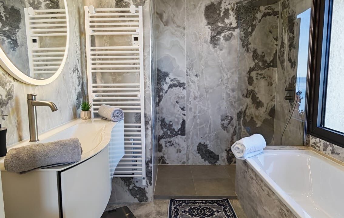 Photo of Bathroom in Antheor