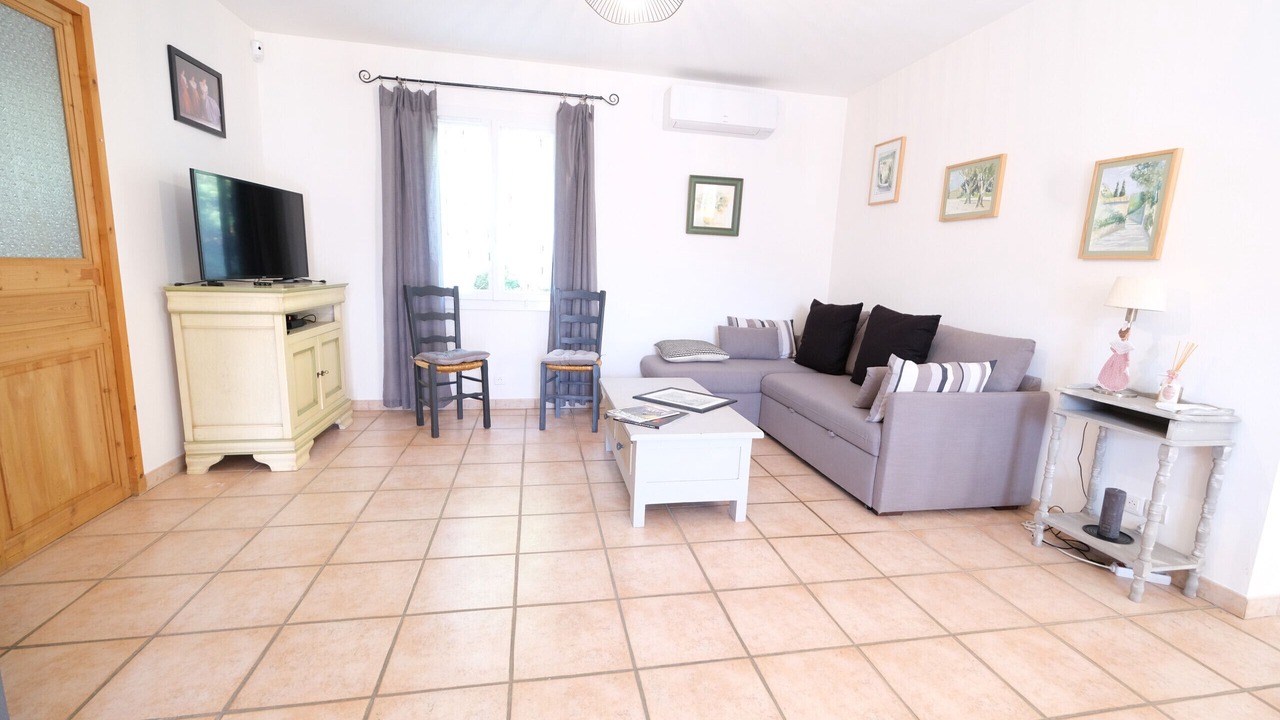 Photo of Livingroom in Mouries