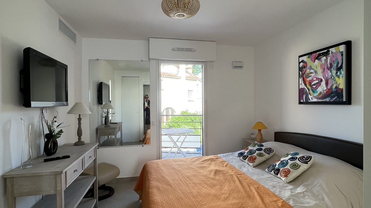 Photo of Bedroom in Saint-Raphael