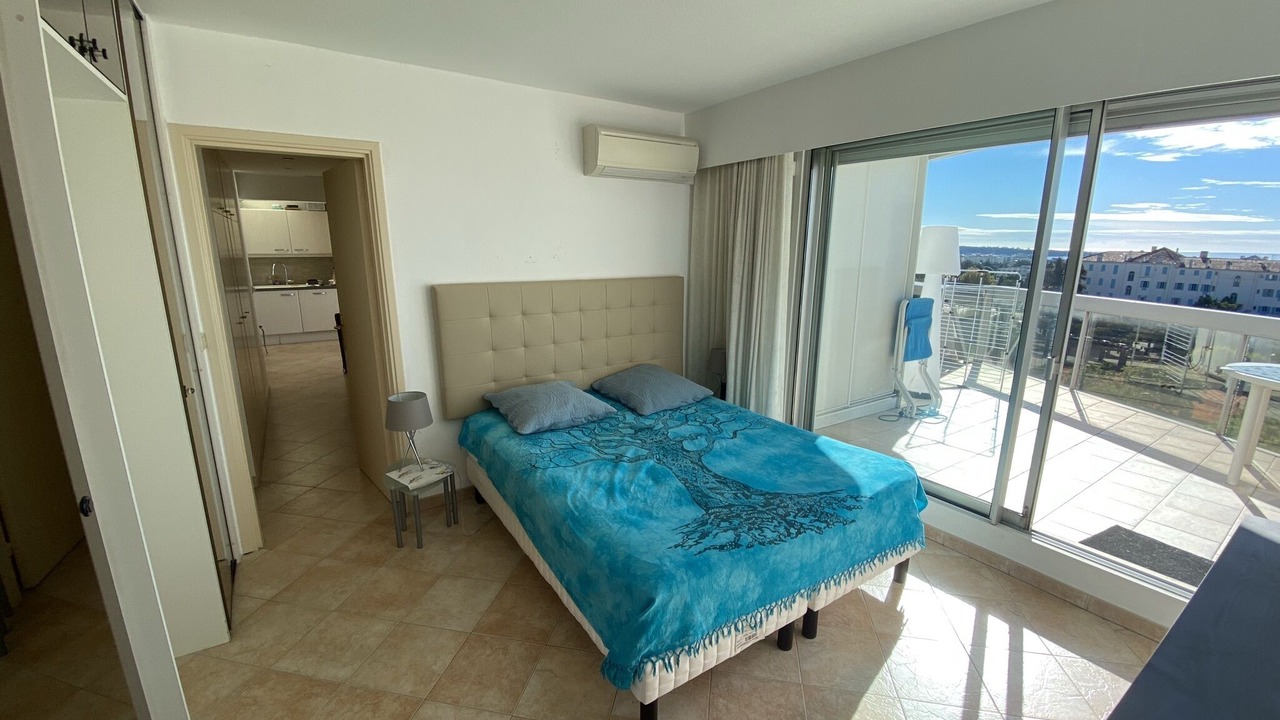 Photo of Bedroom in California - Pezou