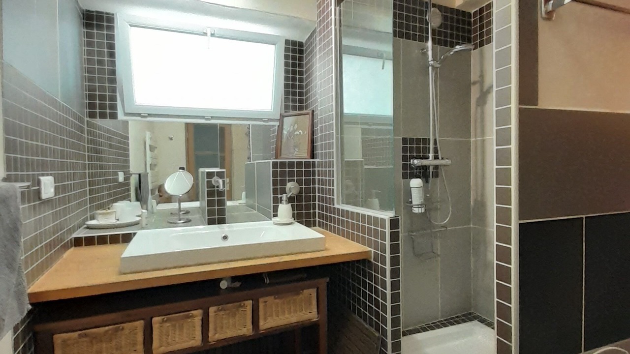 Photo of Bathroom in Avignon City Centre