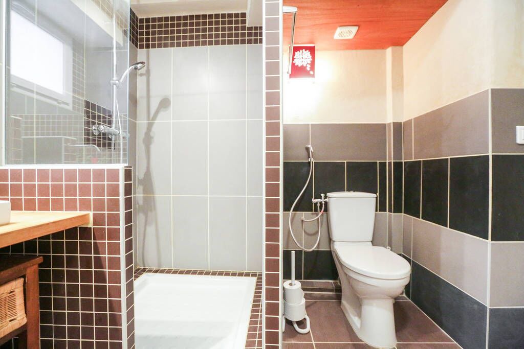 Photo of Bathroom in Avignon City Centre