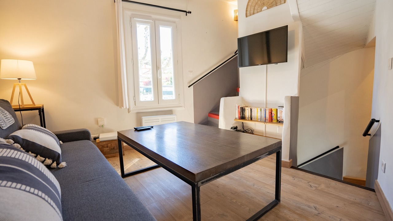 Photo of Livingroom in Apt