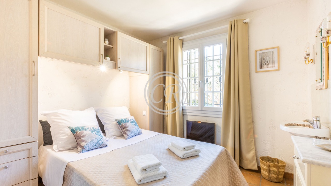 Photo of Bedroom in Bormes-Les-Mimosas