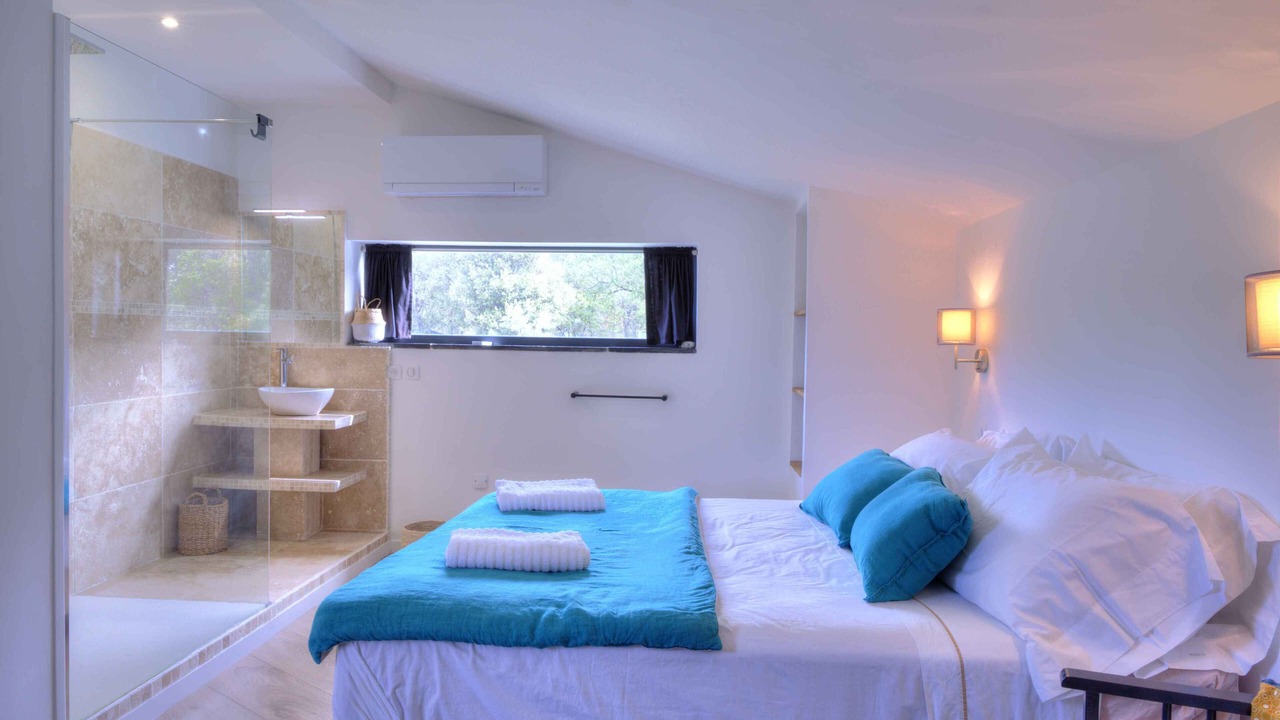 Photo of Bedroom in Sillans-la Cascade