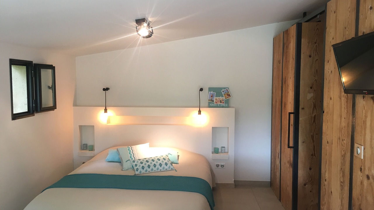 Photo of Bedroom in Noves