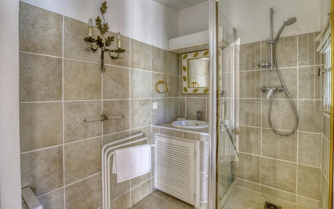 Photo of Bathroom in Guerrevieille