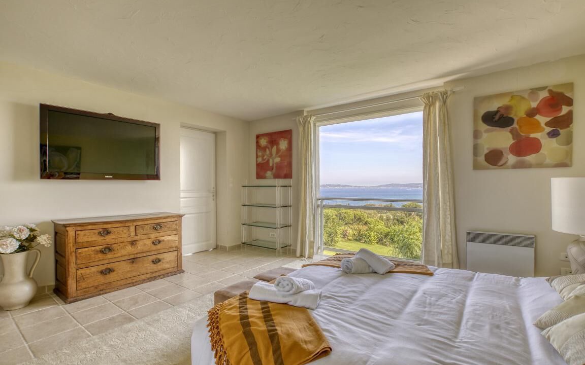 Photo of Bedroom in Guerrevieille