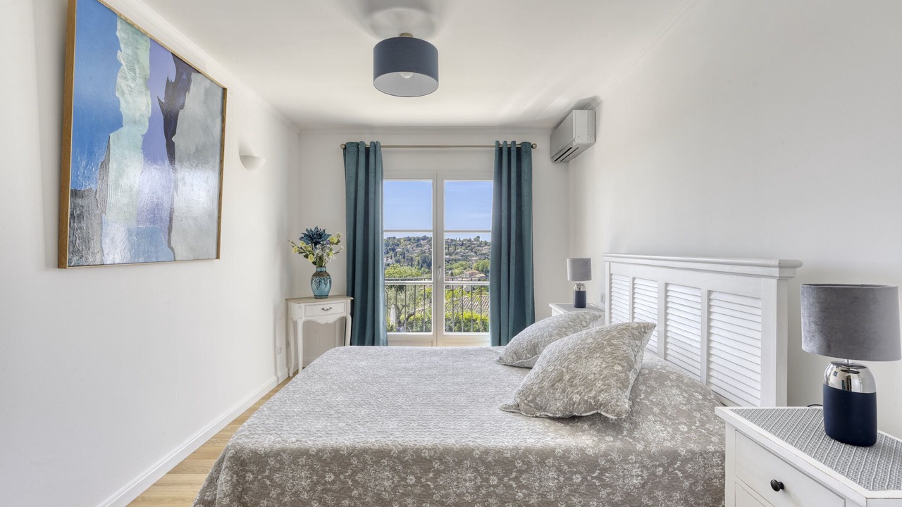 Photo of Bedroom in Le Rouret