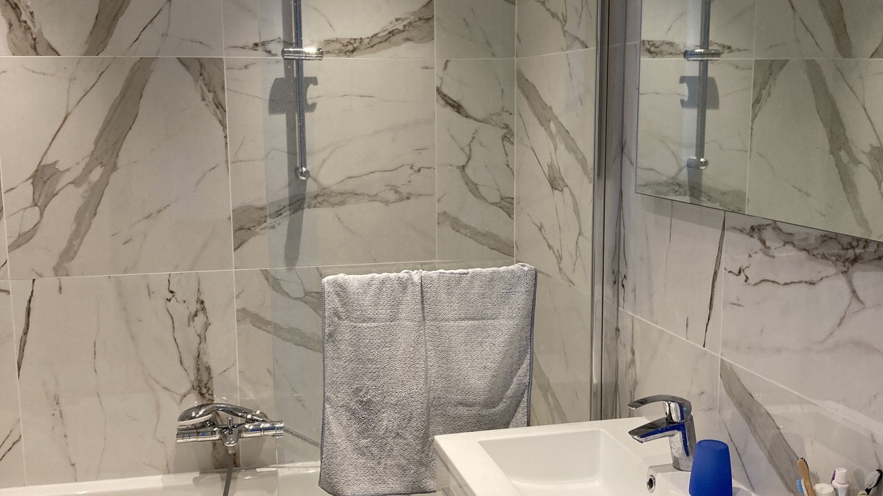 Photo of Bathroom in California - Pezou
