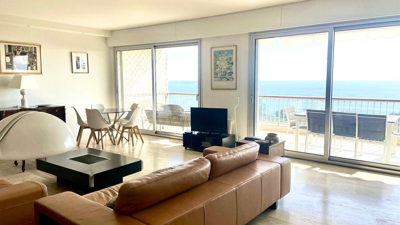 Photo of Livingroom in California - Pezou
