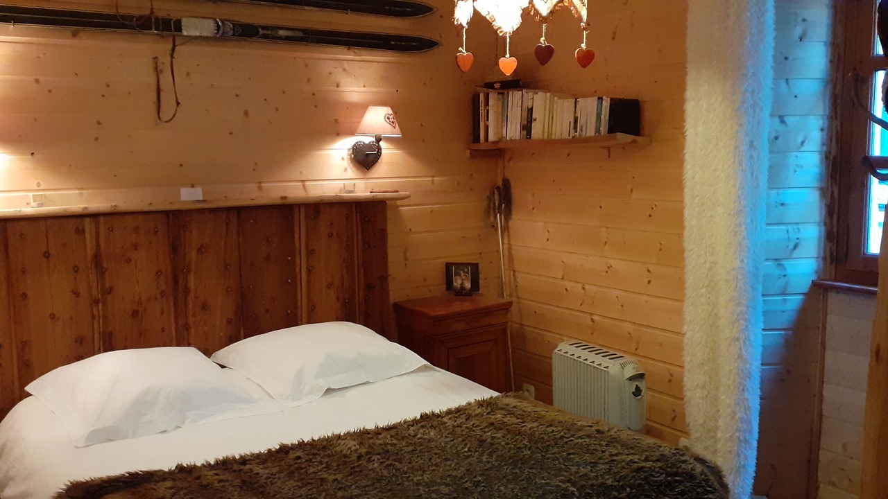 Photo of Bedroom in Allos