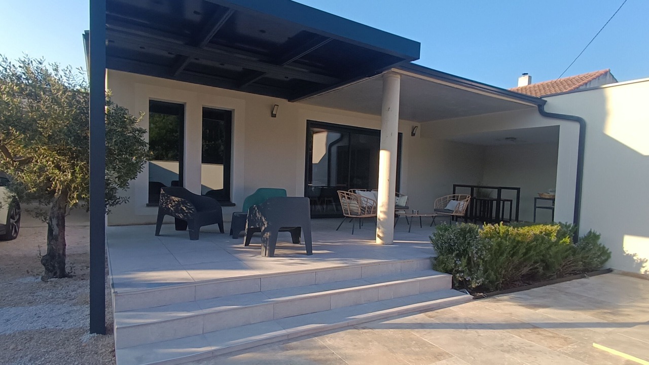 Photo of Patio Balcony in St.-Remy-de-Provence