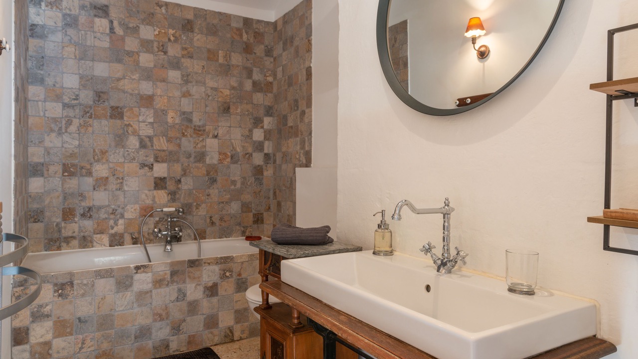 Photo of Bathroom in Arles City Centre