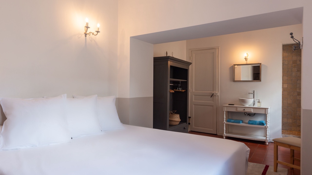 Photo of Bedroom in Arles City Centre