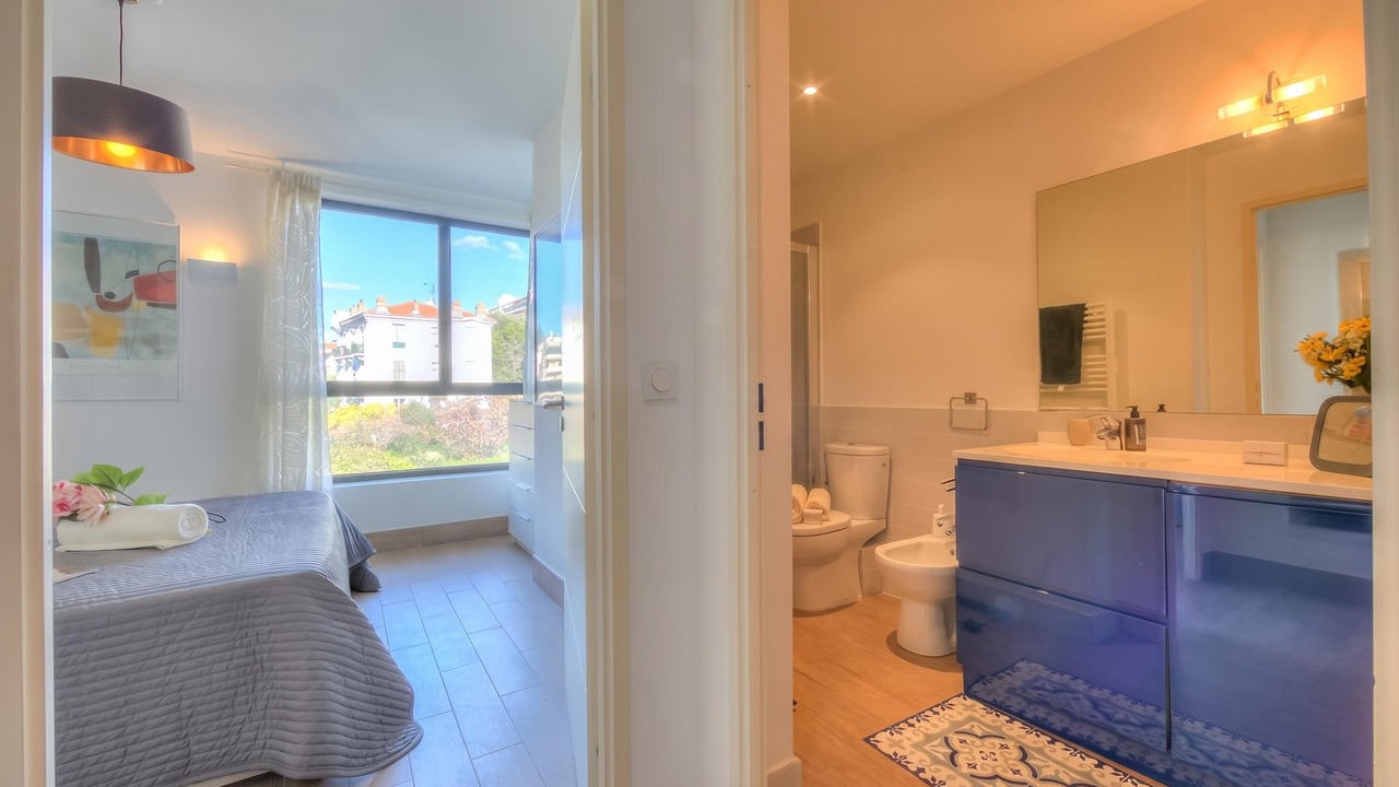 Photo of Bathroom in Liberation