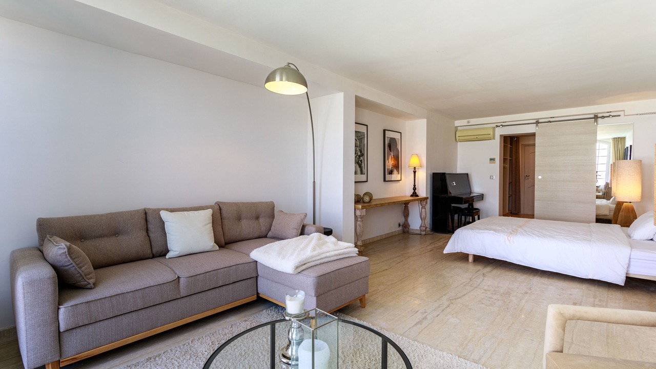 Photo of Bedroom in California - Pezou
