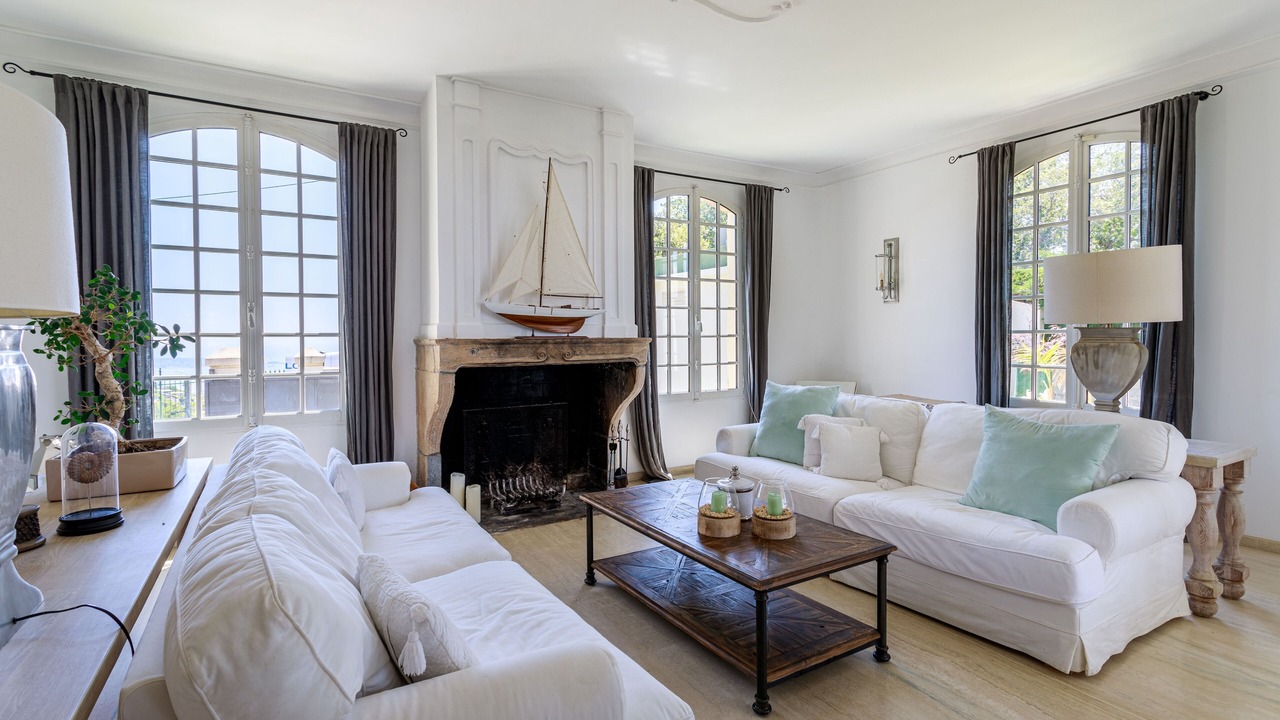 Photo of Livingroom in California - Pezou
