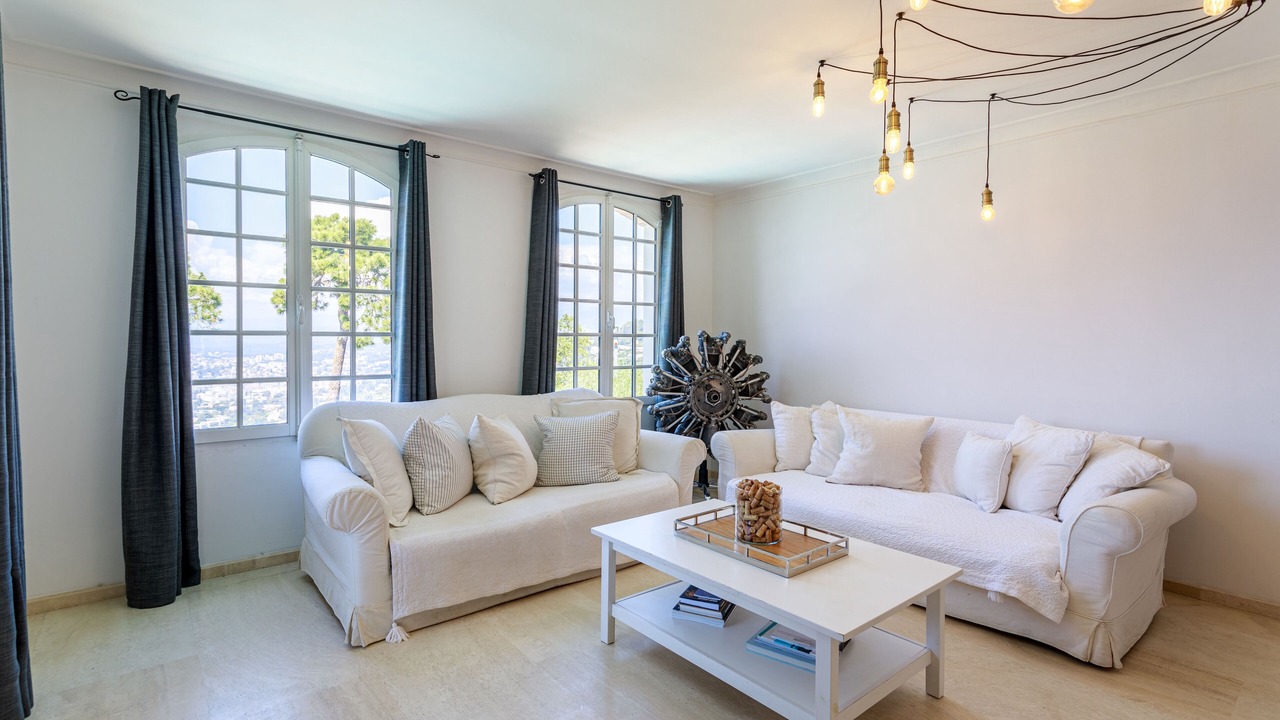 Photo of Livingroom in California - Pezou