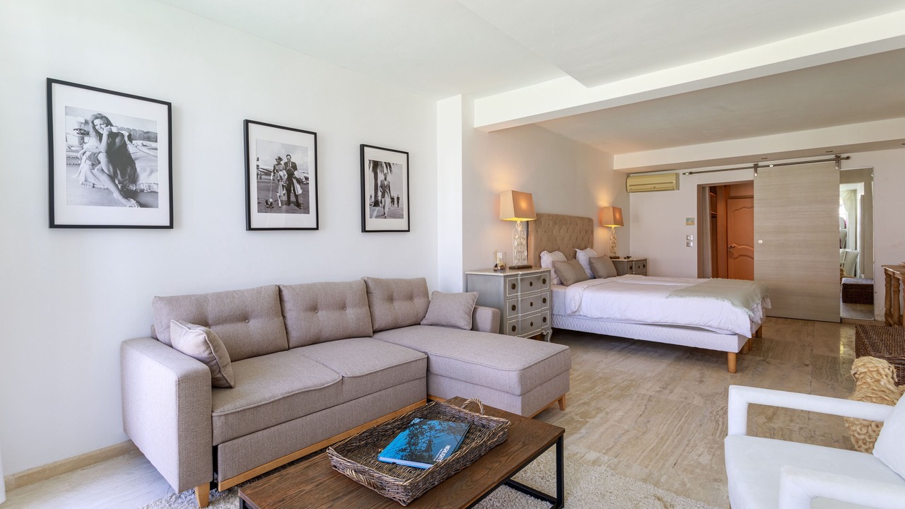 Photo of Bedroom in California - Pezou