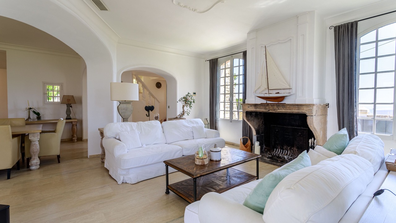 Photo of Livingroom in California - Pezou