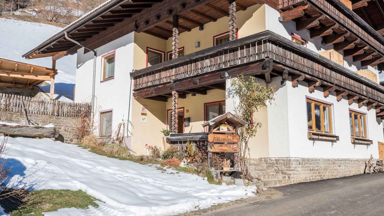 Photo of Outdoor in Racines