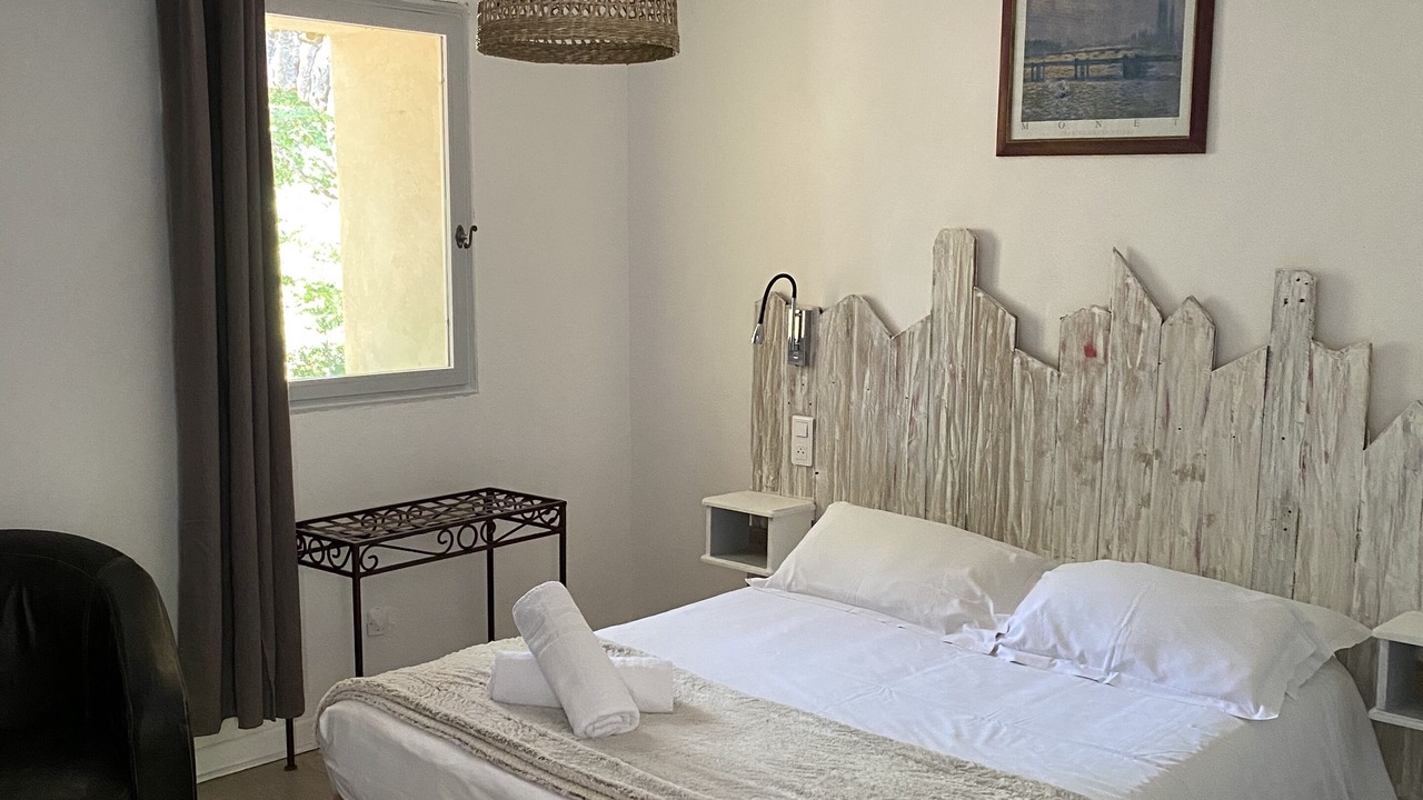Photo of Bedroom in Saint-Martin-de-Castillon