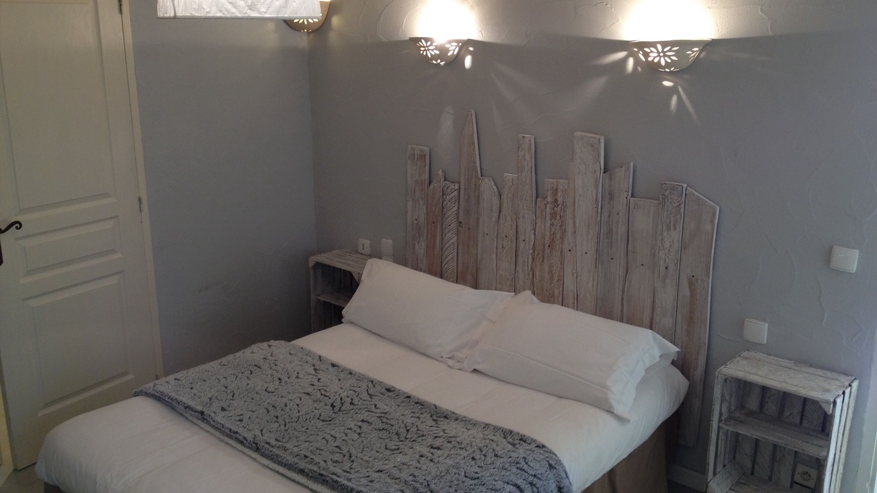 Photo of Bedroom in Saint-Martin-de-Castillon