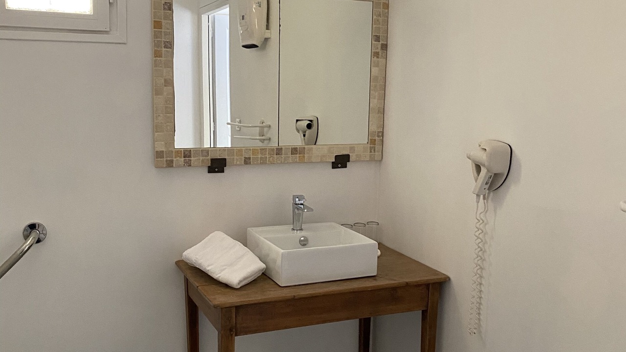 Photo of Bathroom in Saint-Martin-de-Castillon