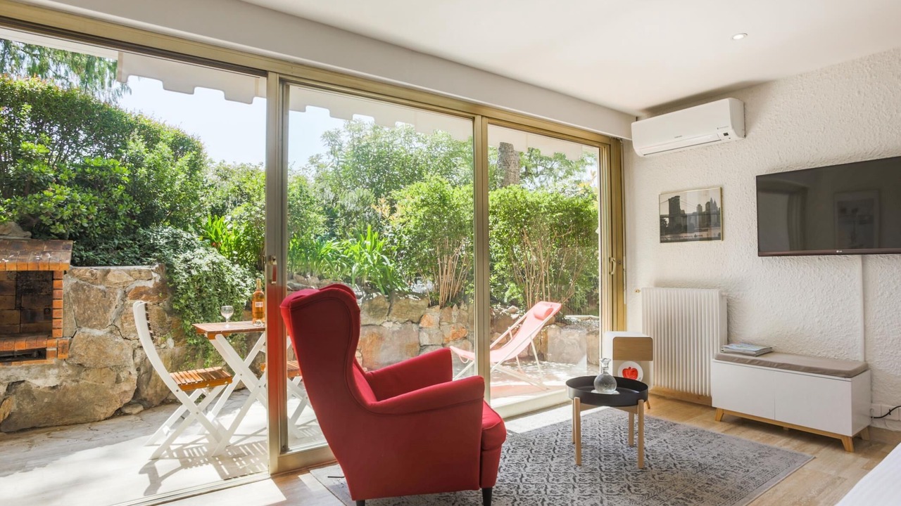 Photo of Livingroom in California - Pezou