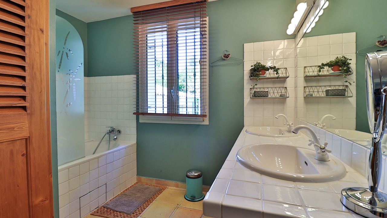 Photo of Bathroom in Eguilles