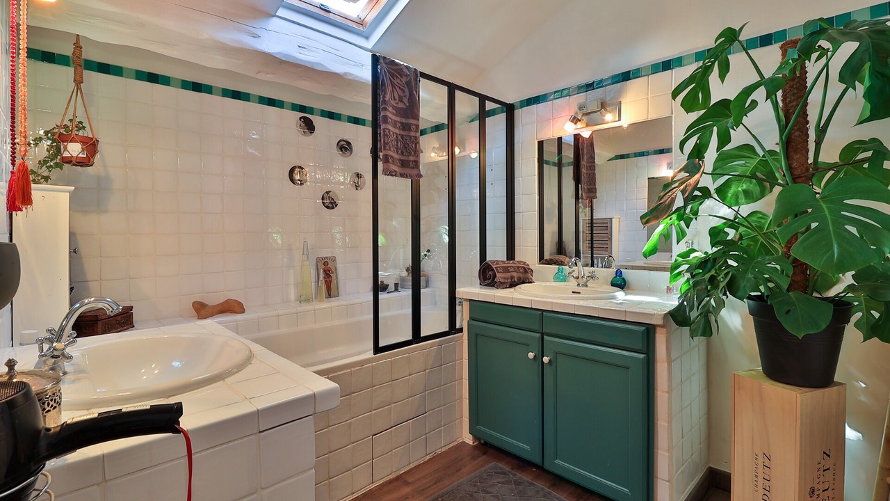 Photo of Bathroom in Eguilles
