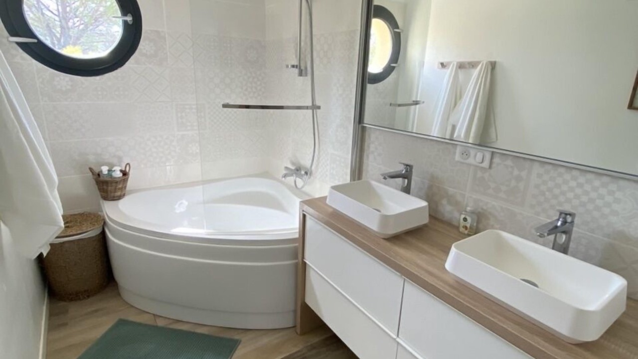 Photo of Bathroom in Mas-Blanc-des-Alpilles