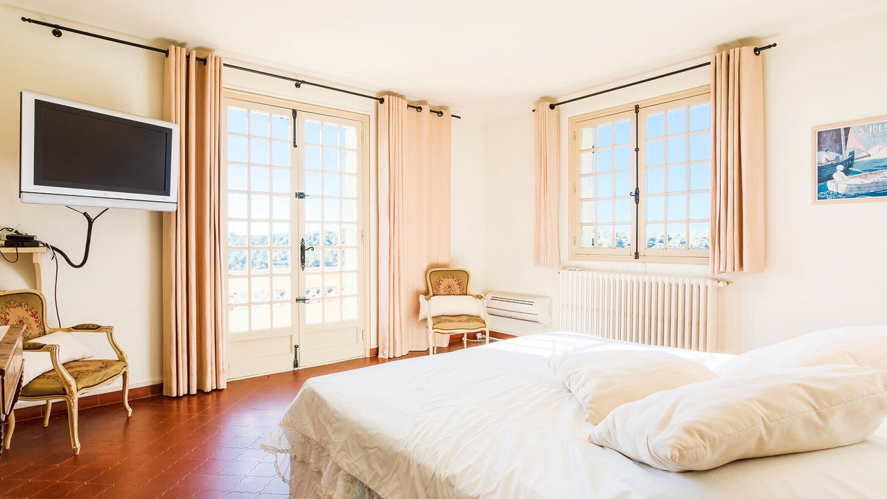 Photo of Bedroom in Roquefort-les-Pins