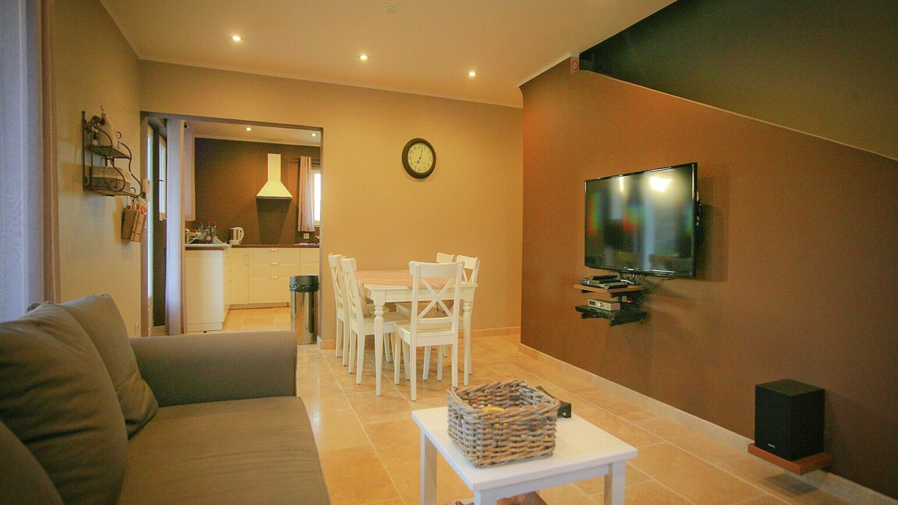 Photo of Livingroom in Apt