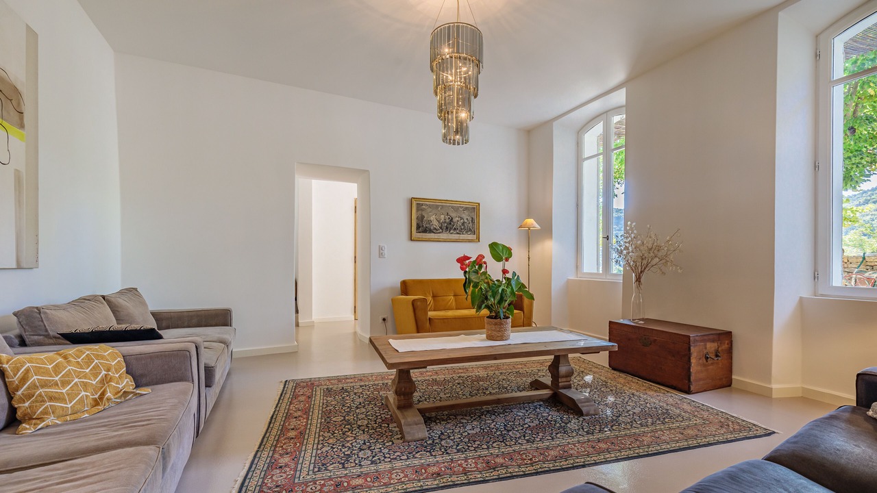 Photo of Livingroom in Apt