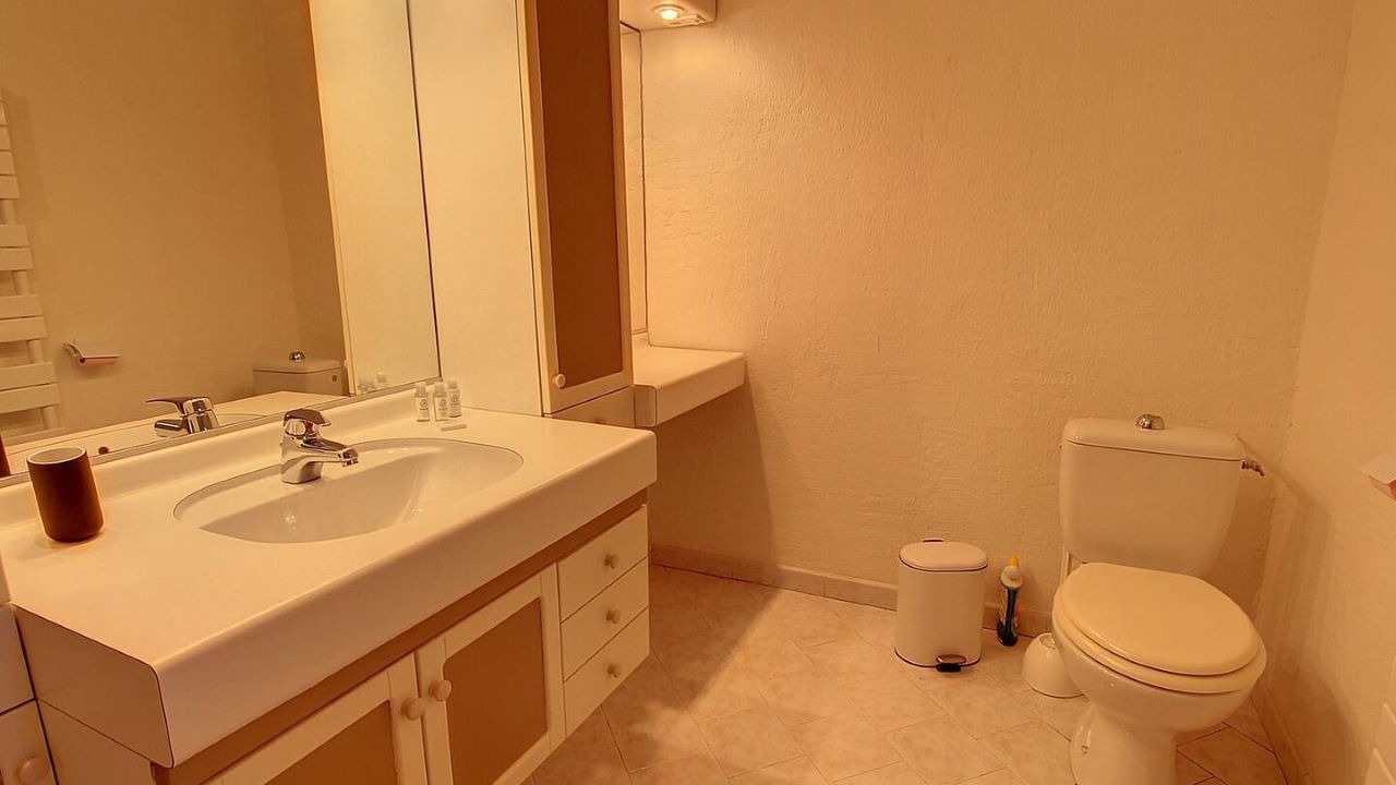 Photo of Bathroom in Flayosc