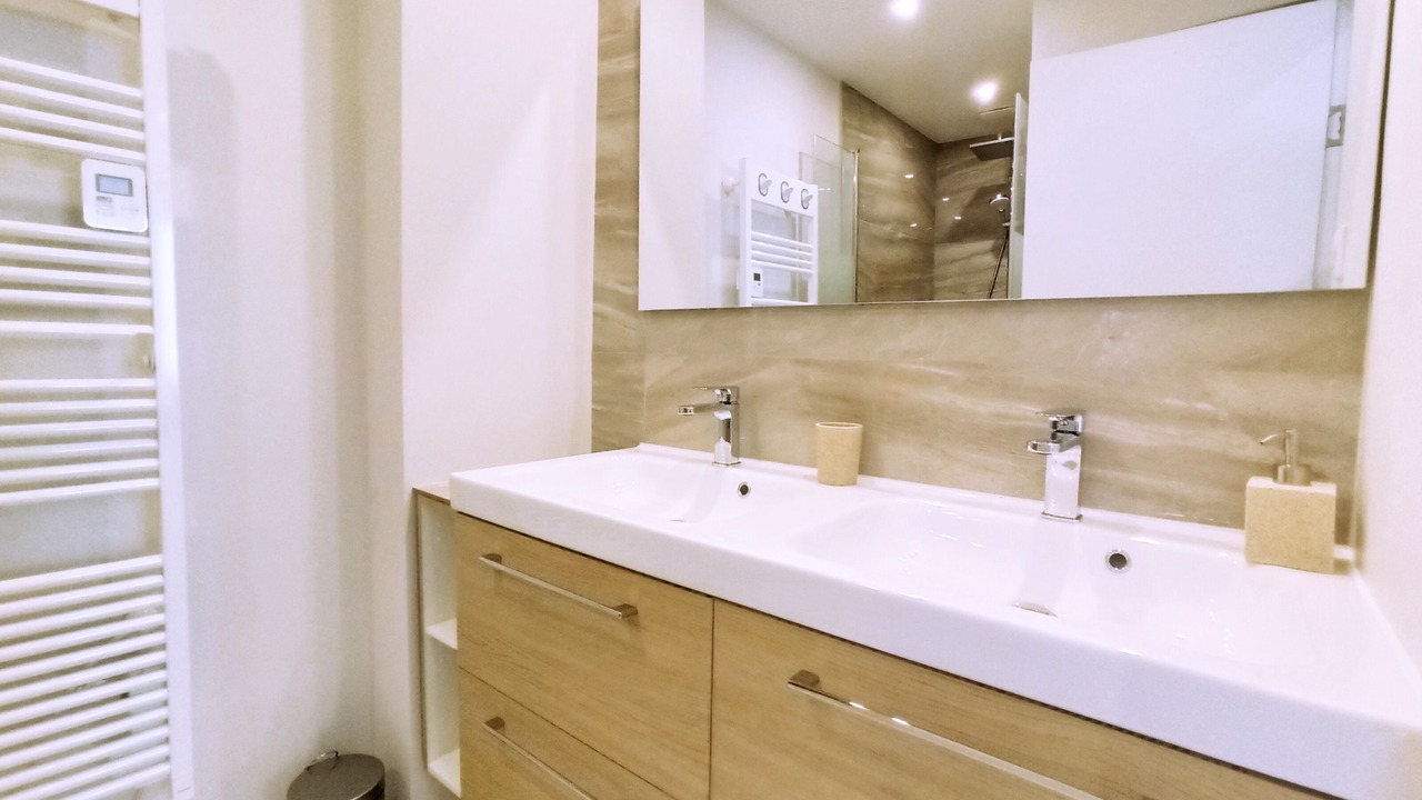 Photo of Bathroom in Carnot
