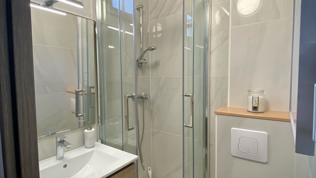 Photo of Bathroom in Peone