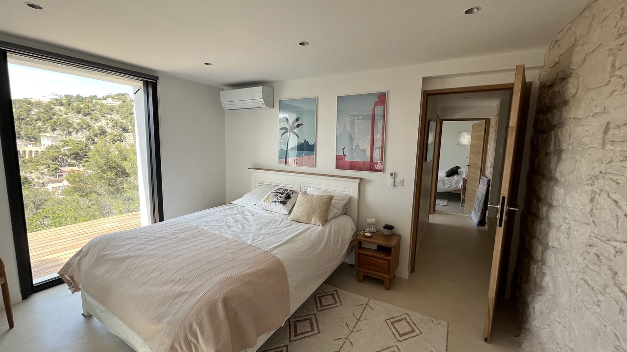 Photo of Bedroom in Ensues-la-Redonne