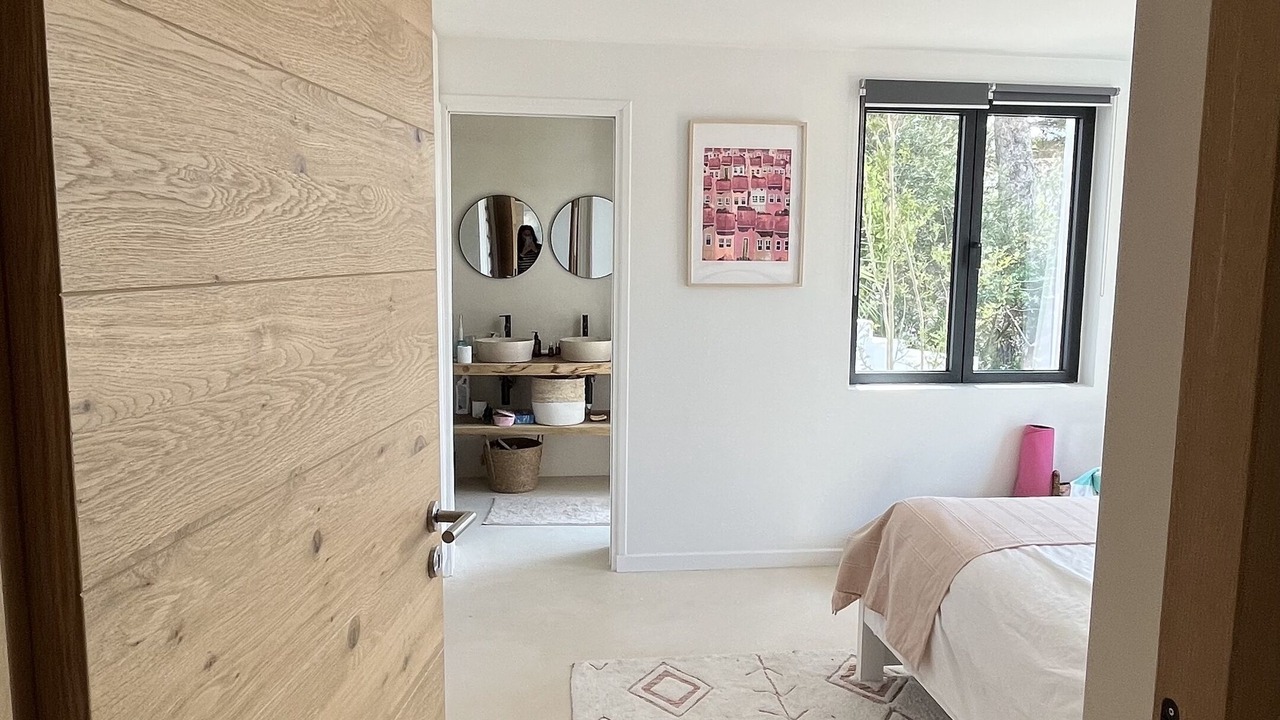 Photo of Bedroom in Ensues-la-Redonne