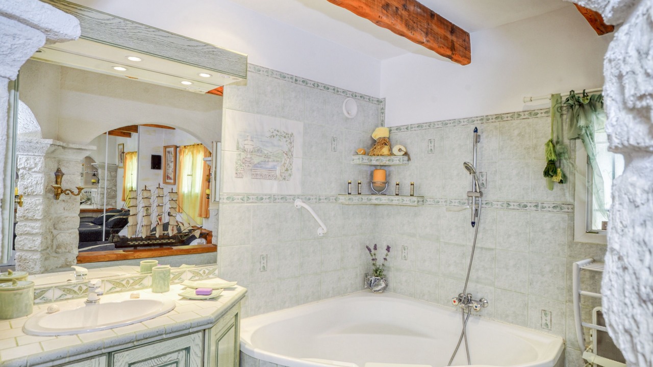 Photo of Bathroom in Istres